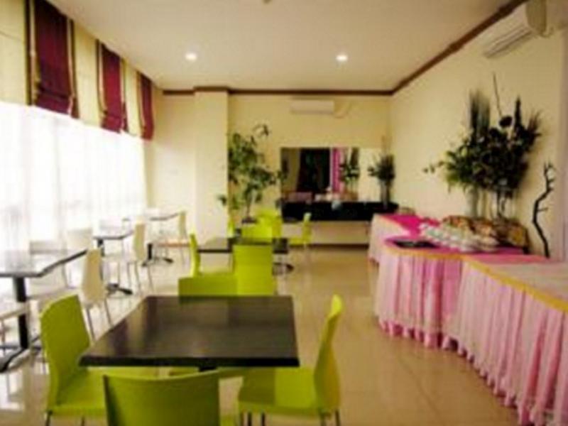 Hotel Delta Sinar Mayang Sidoarjo Buitenkant foto